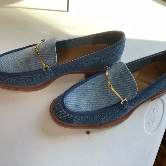 Elegant Blue and Gold Flats with Suede Finish - Picture 2 of 7